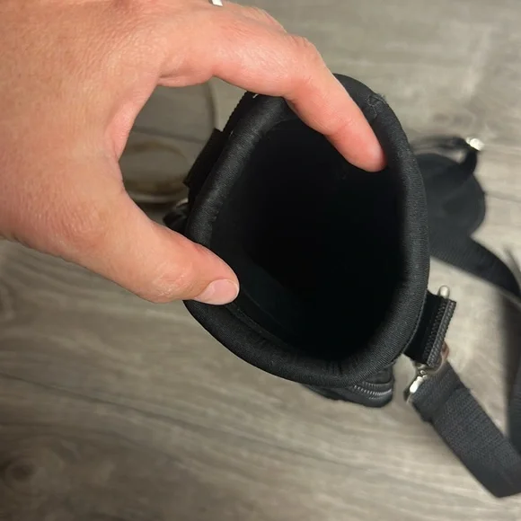 Kisa Crossbody Water Bottle Holder Carrier - Picture 4 of 7